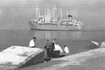 977560 IJmuiden Pier Uitvarend schip Postzegel afgeweekt, Verzamelen, Ansichtkaarten | Nederland, Ophalen of Verzenden, Gelopen