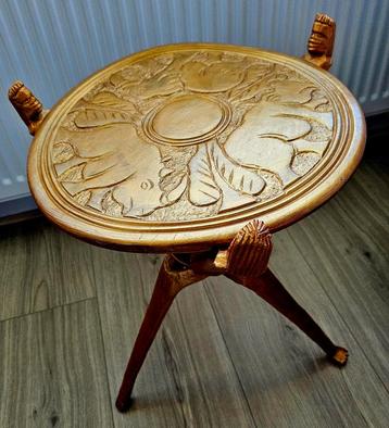 Afrikaans tafeltje, goud/brons beschikbaar voor biedingen