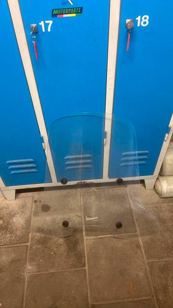 Windscherm vespa beschikbaar voor biedingen