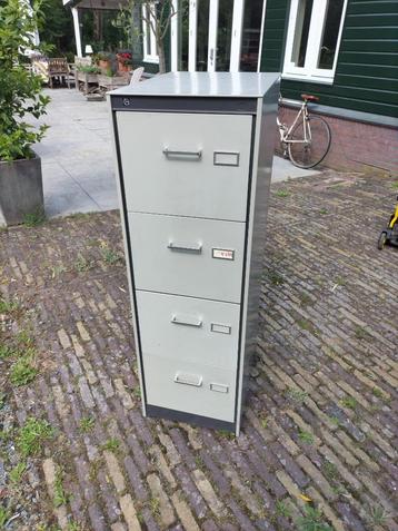 2 Gispen Holland Vintage Archiefkasten jaren 50 en jaren 70 beschikbaar voor biedingen