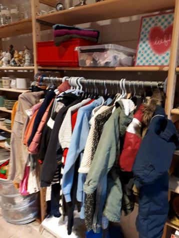 Kinderkleding  beschikbaar voor biedingen