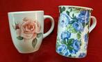 Thee koffie mokken blauwe roze rozen bloemen aardbeien, Huis en Inrichting, Keuken | Servies, Ophalen of Verzenden, Zo goed als nieuw