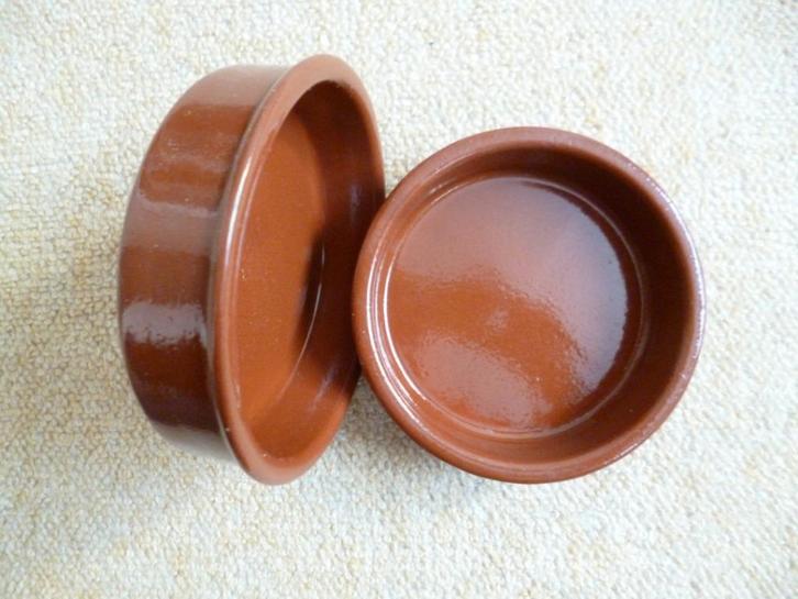 2 Vuurvaste bruine schaaltjes samen €1,50, Huis en Inrichting, Keuken | Servies, Zo goed als nieuw, Schaal of Schalen, Effen, Aardewerk