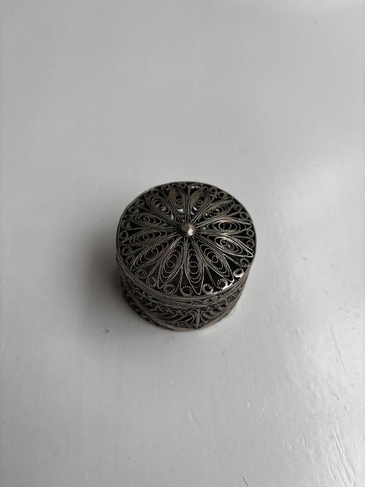 Antiek Zilveren Doosje Filigraan, Antiek en Kunst, Antiek | Goud en Zilver, Zilver, Ophalen of Verzenden