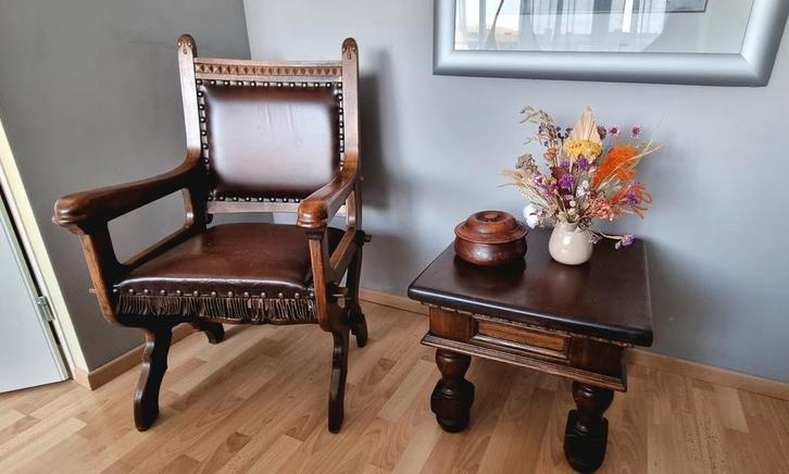 Castle Furniture stoel + bijzettafel, Leer & hout,Joop va, Huis en Inrichting, Stoelen, Gebruikt, Eén, Hout, Leer, Bruin, Ophalen
