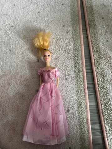 Barbie pop in goede staat beschikbaar voor biedingen