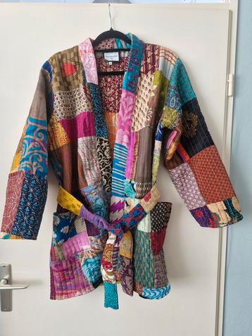 Mooie en kleurrijke kimono/ jasje met bijpassende riem beschikbaar voor biedingen