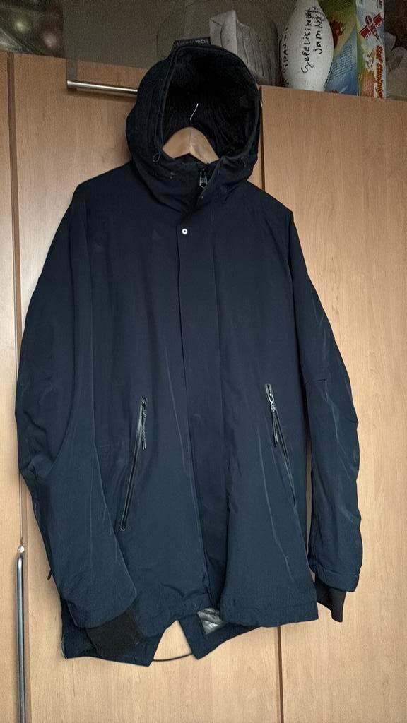 Mooie half lange herenjas mt M merk Krakatau, Kleding | Heren, Jassen | Winter, Zo goed als nieuw, Maat 48/50 (M), Blauw, Ophalen of Verzenden