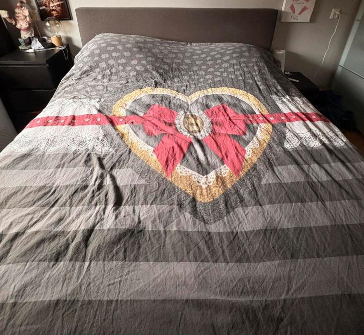 Karlsson boxpspring 180-200, Huis en Inrichting, Slaapkamer | Boxsprings, Zo goed als nieuw, 180 cm, Tweepersoons, Wit, Overige kleuren