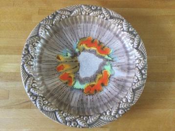 Vintage schaal, rond. Bruin met bloemmotief. Puntgaaf. beschikbaar voor biedingen