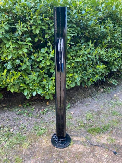 Artemide staande design lamp. Model Megaron., Huis en Inrichting, Lampen | Vloerlampen, Gebruikt, 150 tot 200 cm, Metaal, Ophalen