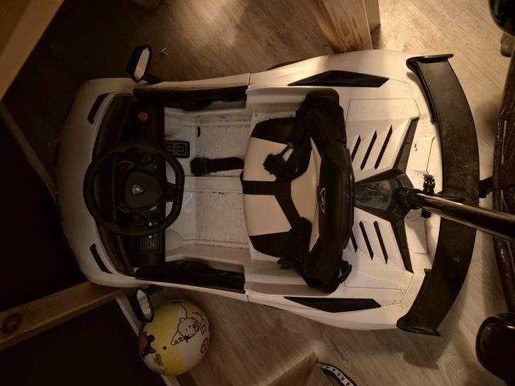 Elektrische kinderauto - Lamborghini, Kinderen en Baby's, Speelgoed | Buiten | Accuvoertuigen, Zo goed als nieuw, Ophalen