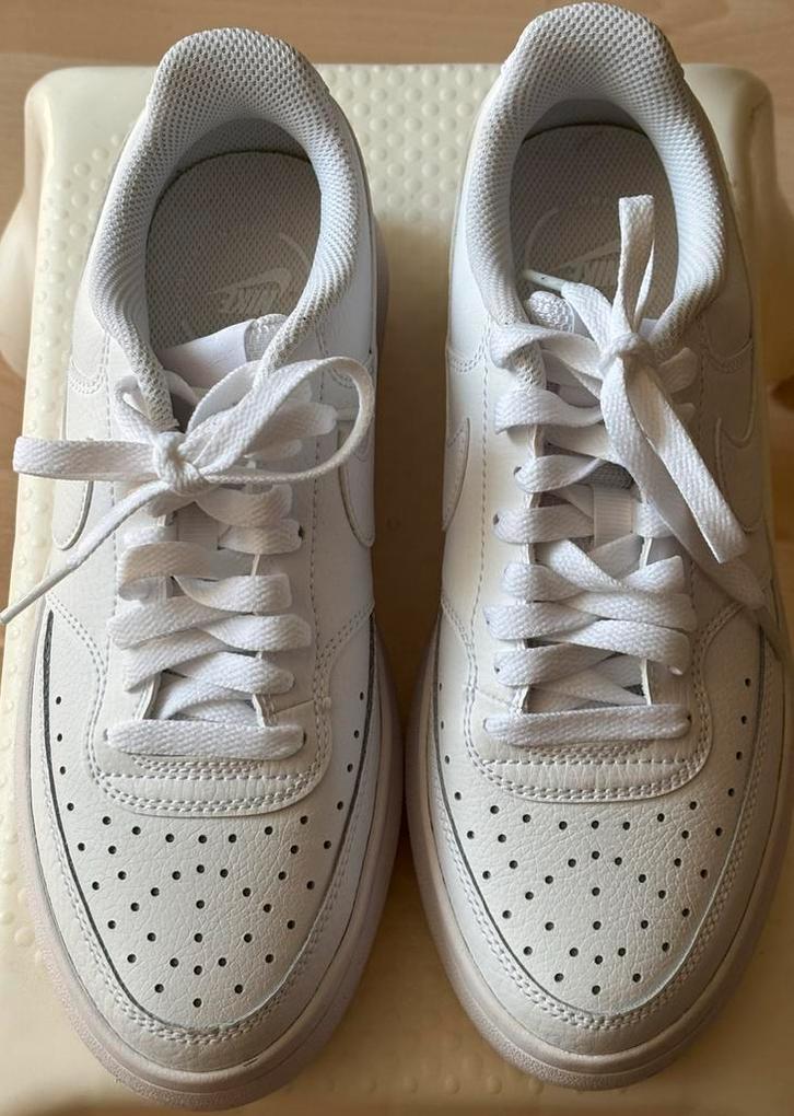 NIEUW Nike dames sneakers schoenen maat 38.5 wit origineel, Kleding | Dames, Schoenen, Nieuw, Overige typen, Wit, Ophalen