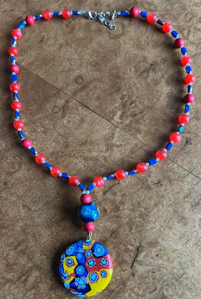 Mooie gekleurde millefiori hanger aan kralen ketting., Sieraden, Tassen en Uiterlijk, Kettingen, Zo goed als nieuw, Overige materialen