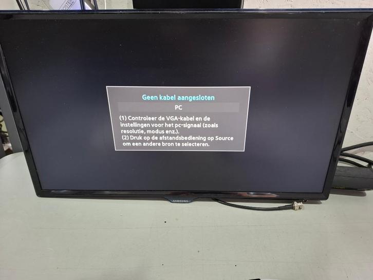 TV LT24E390EW met uittrekbare muurbeugel incl AB, Audio, Tv en Foto, Televisies, Zo goed als nieuw, LED, 80 tot 100 cm, Full HD (1080p)