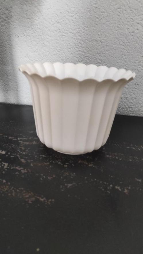 Vintage bloempot wit kunststof West-Germany, Tuin en Terras, Bloempotten, Zo goed als nieuw, Kunststof, Binnen, Balkon, Minder dan 40 cm