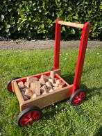 Houten blokken loopkar kleur rood met 50 houten blokken, Ophalen of Verzenden, Zo goed als nieuw, Duw- of Trekspeelgoed