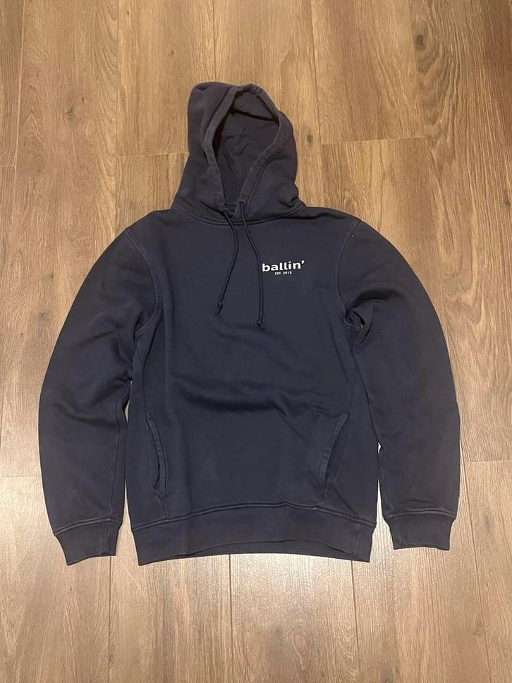 Ballin Hoodie XS – Donkerblauw met witte tekst (heren), Kleding | Heren, Truien en Vesten, Zo goed als nieuw, Maat 46 (S) of kleiner