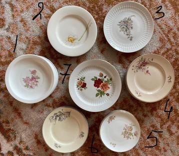 Gebaksbordjes, bloemen beschikbaar voor biedingen