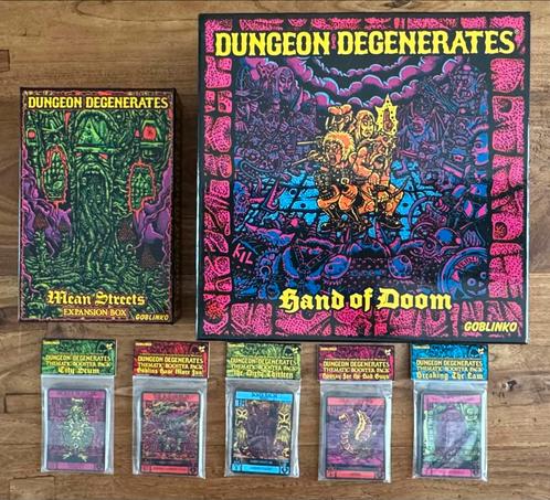 Dungeon Degenerates Hand of Doom + expansions en pink insert, Hobby en Vrije tijd, Gezelschapsspellen | Bordspellen, Zo goed als nieuw