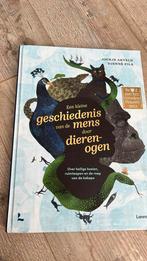 Een kleine geschiedenis van de mens door dierenogen, Ophalen of Verzenden, Zo goed als nieuw, Joukje Akveld