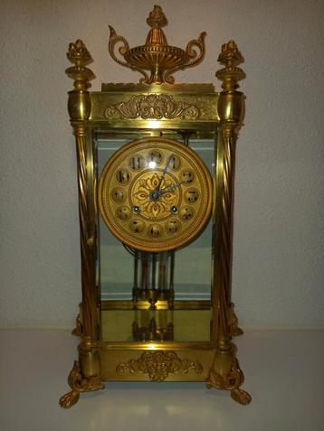 Antieke Franse glas pendule beschikbaar voor biedingen