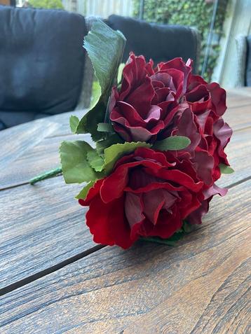 Zijde fluwelen rozen beschikbaar voor biedingen