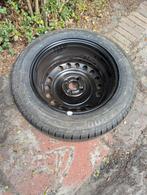 Nieuwe Pirelli P 5000 zomerband. 185-60-R15 op velg., Auto-onderdelen, Banden en Velgen, 15 inch, Banden en Velgen, Nieuw, Personenwagen