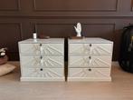 Set unieke gerestylde nachtkastjes beige zijdeglans, Huis en Inrichting, Slaapkamer | Nachtkastjes, Ophalen, Minder dan 45 cm
