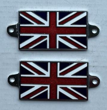 Twee geëmailleerde Union Jack plaatjes voor uw oldtimer beschikbaar voor biedingen