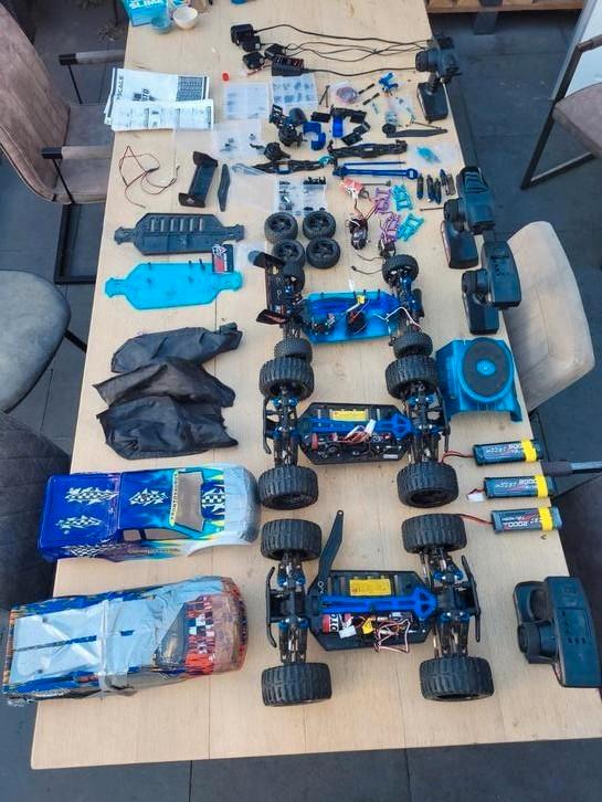 Himoto verzameling, Hobby en Vrije tijd, Modelbouw | Radiografisch | Auto's, Gebruikt, Auto offroad, Elektro, Schaal 1:10, Ophalen of Verzenden