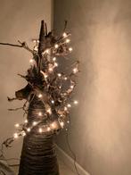 STEVIGE RIETEN PIRAMIDE MET VERLICHTING., Ophalen