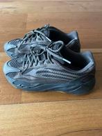 Yeeze boost 700 V2, Ophalen of Verzenden, Zo goed als nieuw