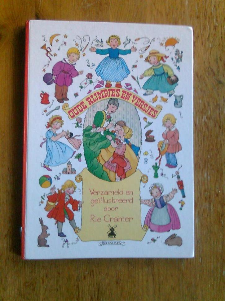 Oude rijmpjes en versjes,  door Rie Cramer, Boeken, Kinderboeken | Jeugd | onder 10 jaar, Zo goed als nieuw, Fictie algemeen, Ophalen of Verzenden