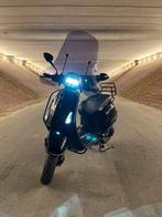 Vespa Sprint 2020 Black On Black | 50CC BROM, Fietsen en Brommers, Scooters | Vespa, Ophalen, Maximaal 45 km/u, Vespa S, Zo goed als nieuw