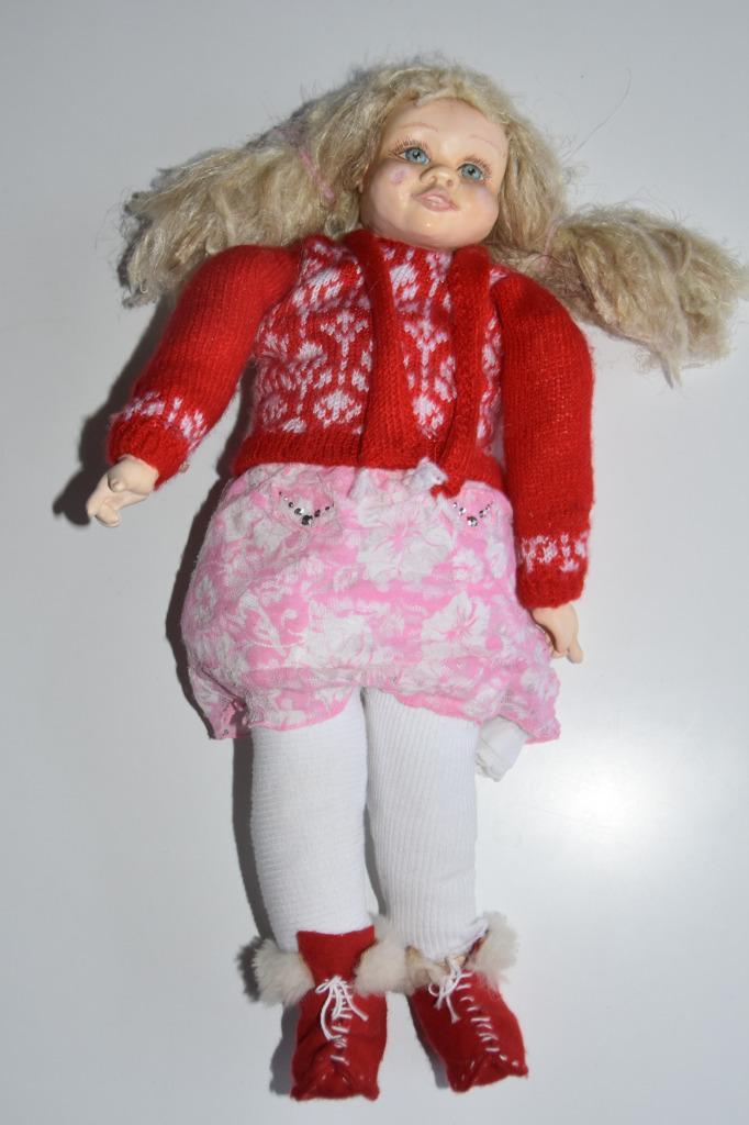 Mooie winterse pop handgemaakt met dromerige ogen, Verzamelen, Poppen, Nieuw, Pop, Ophalen of Verzenden