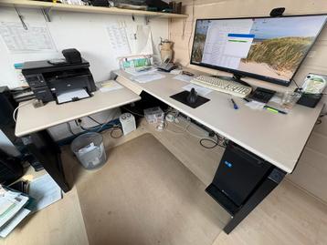 onverslijtbaar bureau beschikbaar voor biedingen