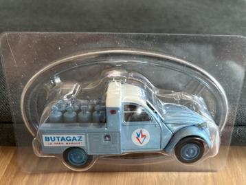 4 modelauto's citroen in verpakking beschikbaar voor biedingen