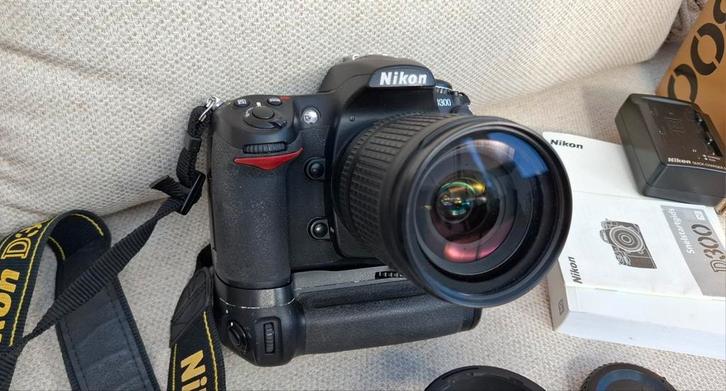 Nikon D300 + 18-135mm lens + Powergrip, Audio, Tv en Foto, Fotocamera's Digitaal, Zo goed als nieuw, Spiegelreflex, Nikon, 4 t/m 7 keer