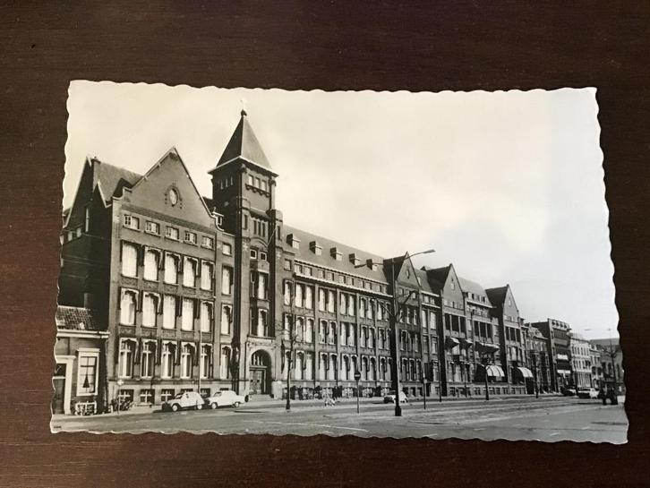Rotterdam Sint Franciscusgasthuis met auto in straat    251, Verzamelen, Ansichtkaarten | Nederland, Zuid-Holland, 1960 tot 1980