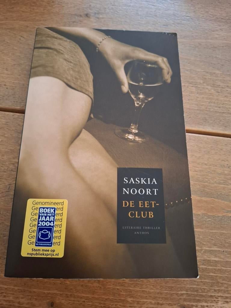 De Eetclub - Saskia Noort, Boeken, Thrillers, Zo goed als nieuw, Nederland, Ophalen of Verzenden