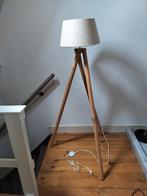 Houten driepoot vloerlamp met Stoffen Kap, Ophalen, Hout, Scandinavisch, Zo goed als nieuw