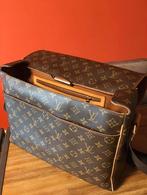 Louis Vuitton - Messenger Bag, Ophalen of Verzenden, Leer