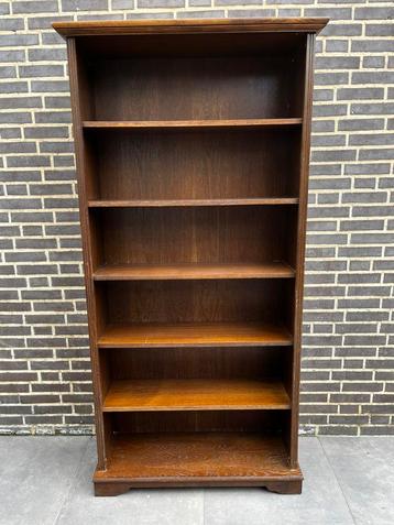 Boekenrek, koloniaal bruin beschikbaar voor biedingen