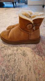 Uggs bailey button 39 chestnut, Ophalen of Verzenden, Zo goed als nieuw