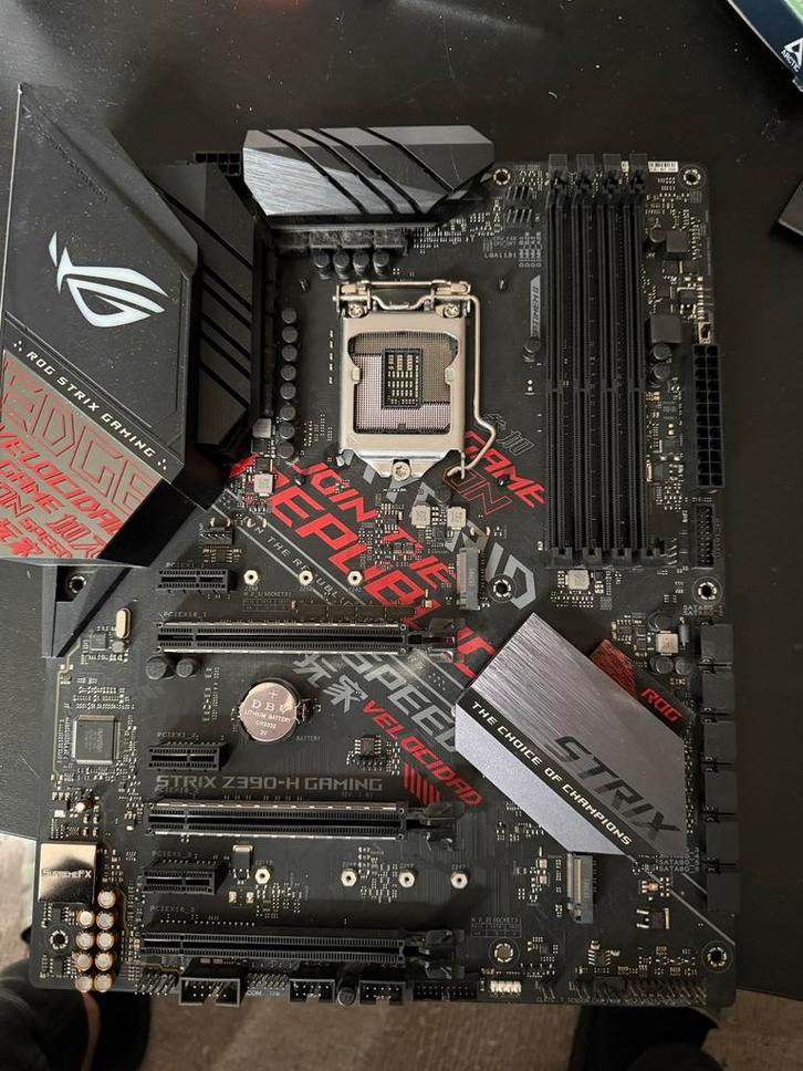 Asus ROG STRIX Z390-H Gaming Moederbord, Computers en Software, Moederborden, Gebruikt, Intel, DDR4, Ophalen