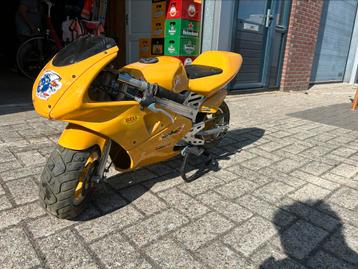 Gele Minibike beschikbaar voor biedingen