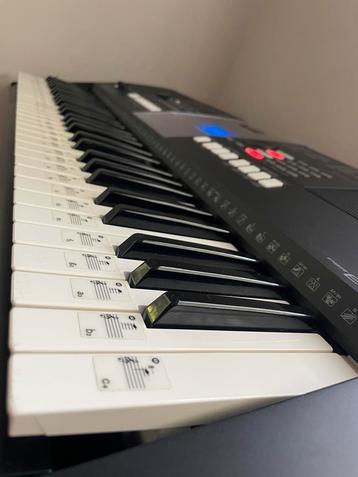 Yamaha PSR E423 Keyboard + Krukje & Standaard beschikbaar voor biedingen