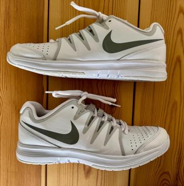 Nike Vapor Court Tennisschoenen – Maat 42.5 (EU) / 9 (US) beschikbaar voor biedingen