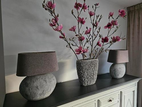 2 tafellampen met beton look voet, Huis en Inrichting, Lampen | Hanglampen, Zo goed als nieuw, Minder dan 50 cm, Ophalen